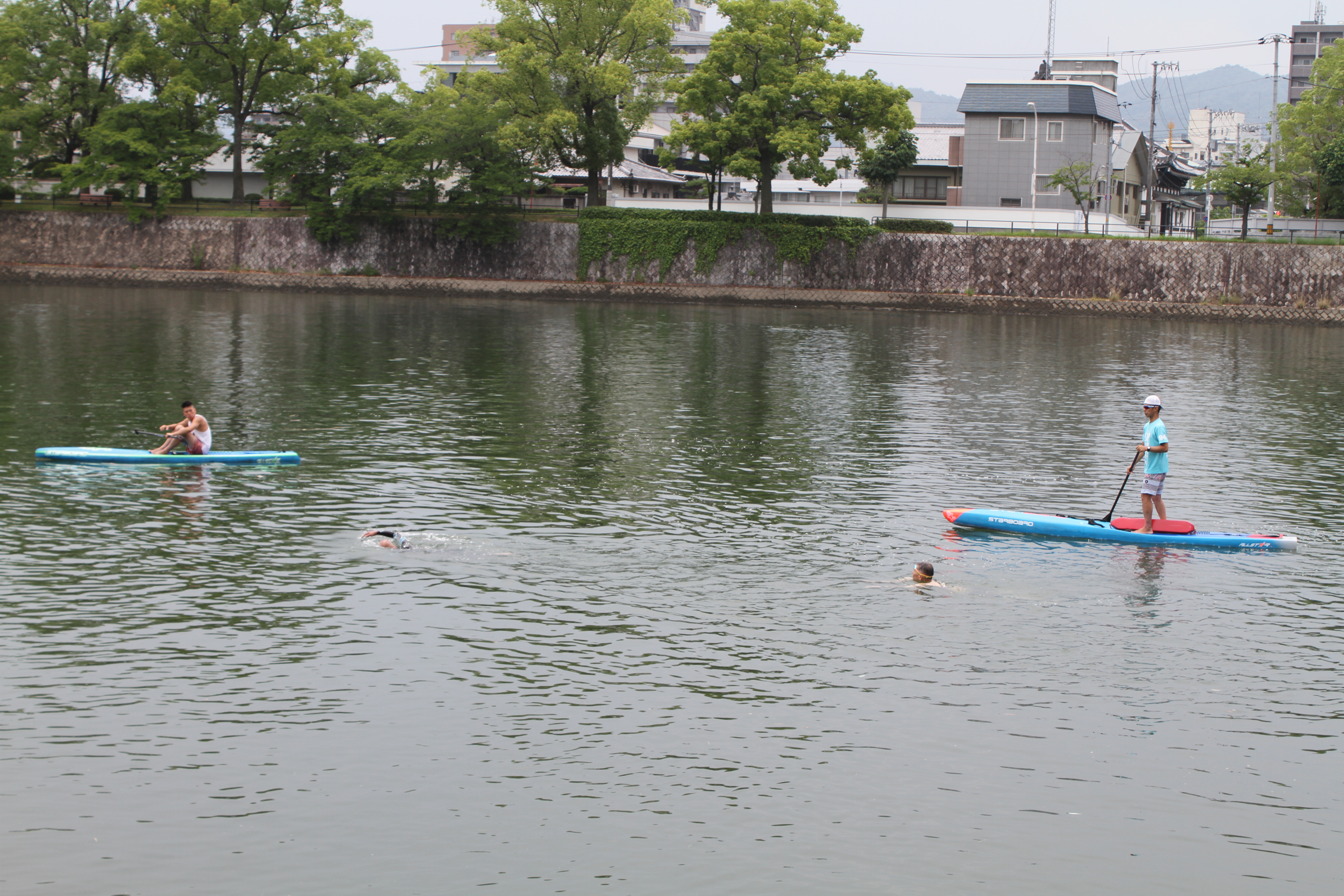 SUPガードと泳者